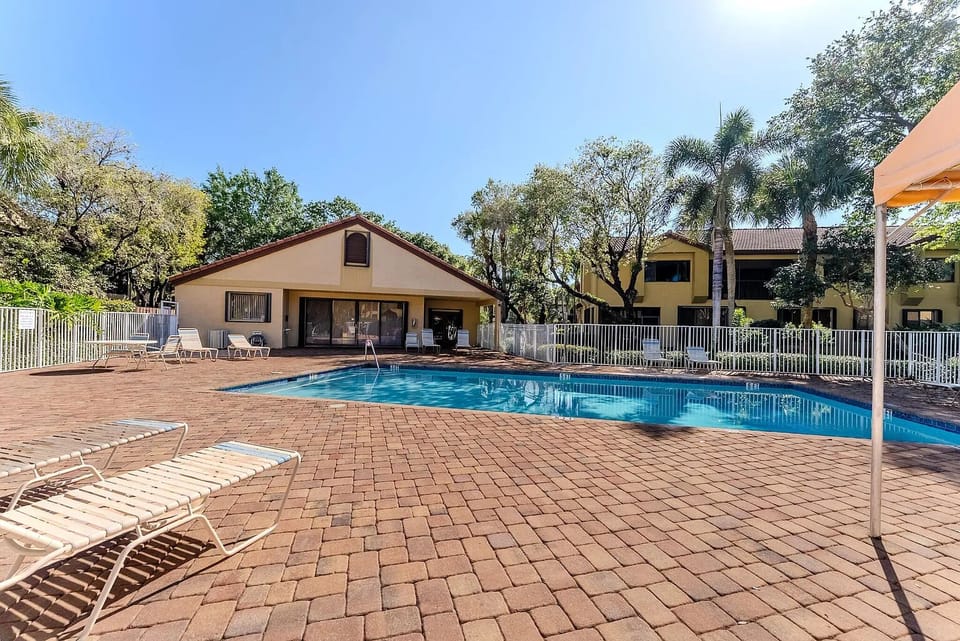 Community pool with clubhouse to rent for events