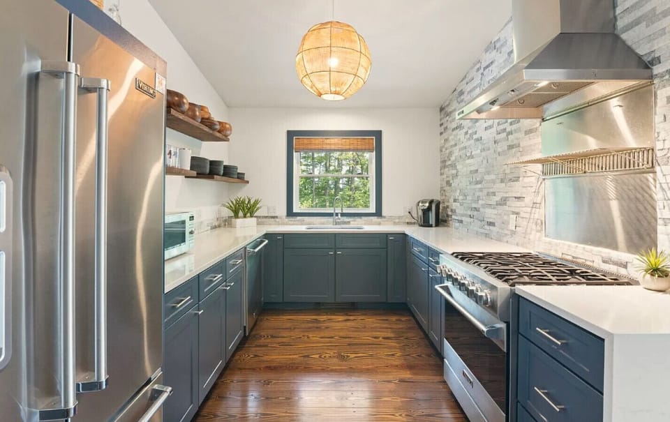 Kitchen with Granite Countertops, SS appliances