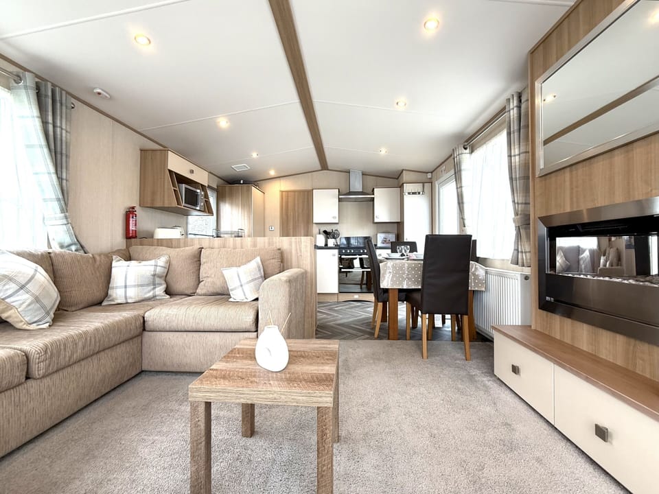 Living Room / Lounge
