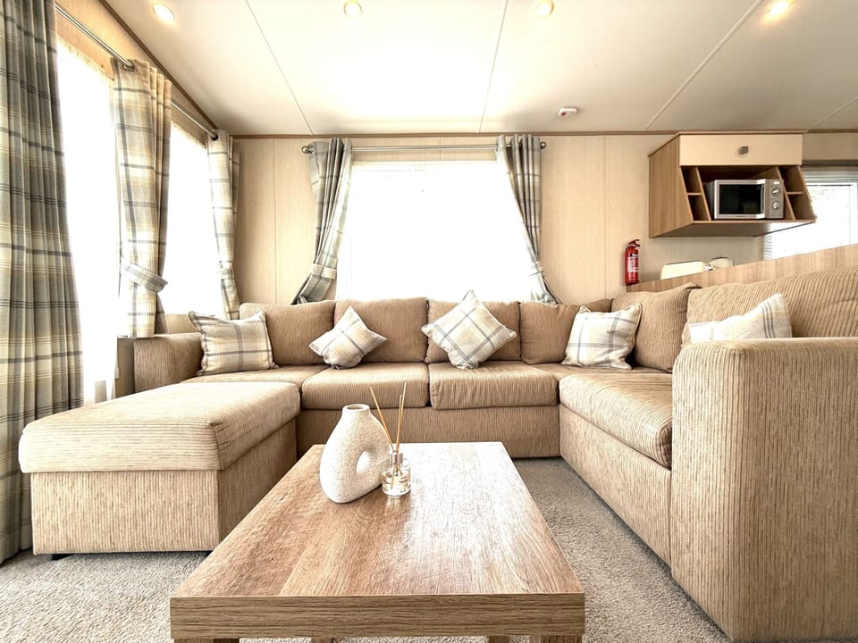 Living Room / Lounge