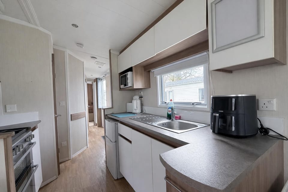 The kitchen in this 6 berth caravan has everything you will need to prepare all the family favourites. There is plenty of storage so stop at the shop before you arrive and get the snacks.