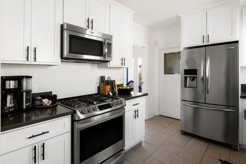 A fully equipped modern kitchen designed for effortless cooking.