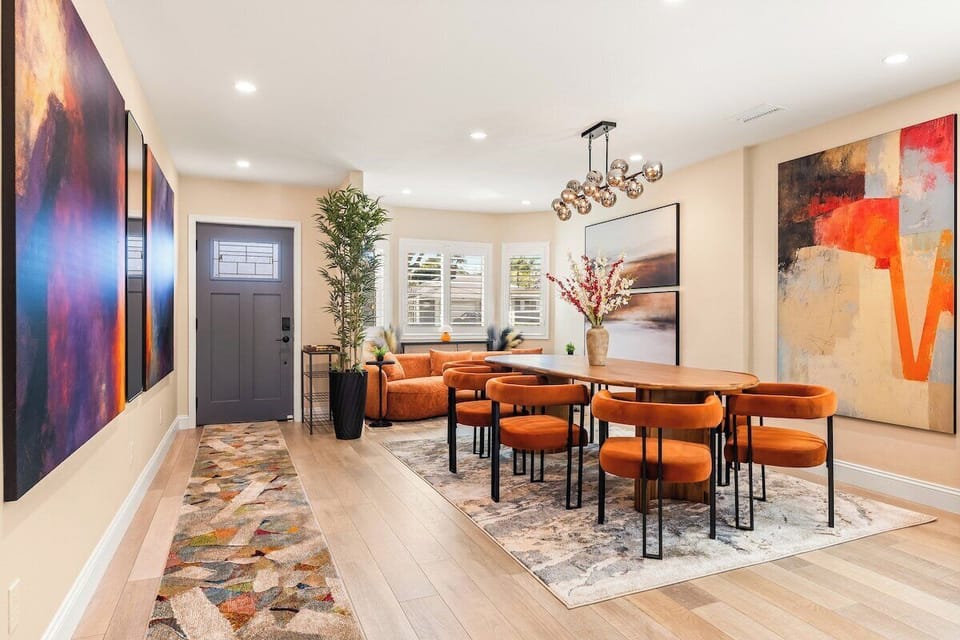 Equipped dining space. 