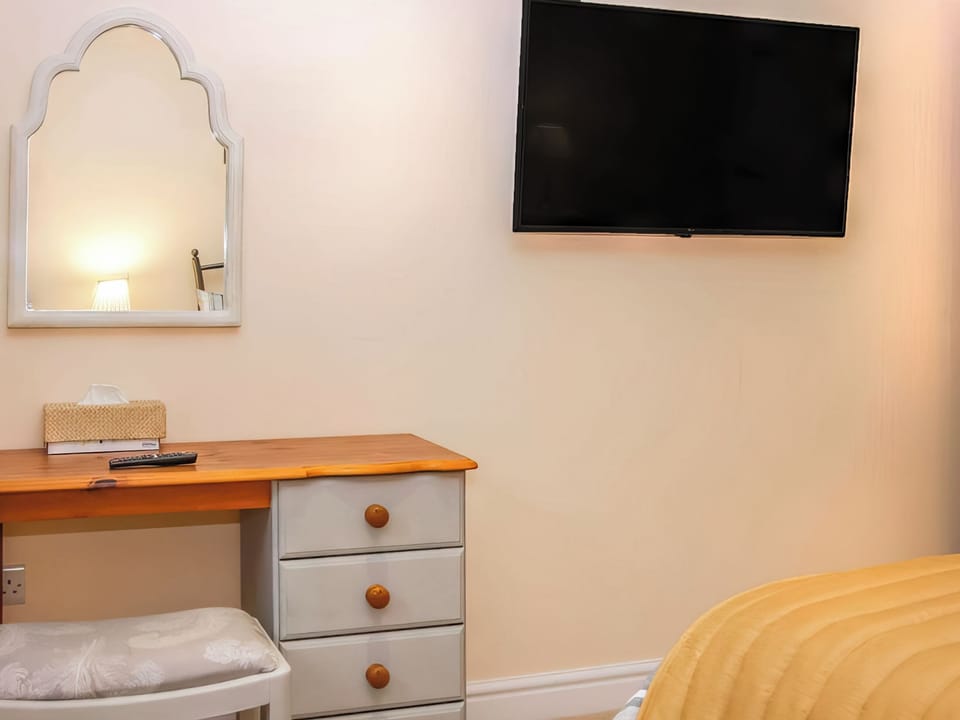 Double bedroom | Cut Lloi, Llanfair Caereinion