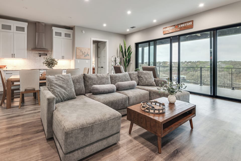 Living Room | Fireplace | Flat-Screen TV | 2nd Floor