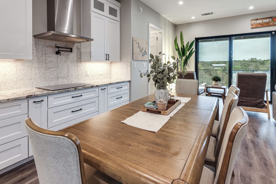 Dining Area | Dishware/Flatware Provided | 2nd Floor