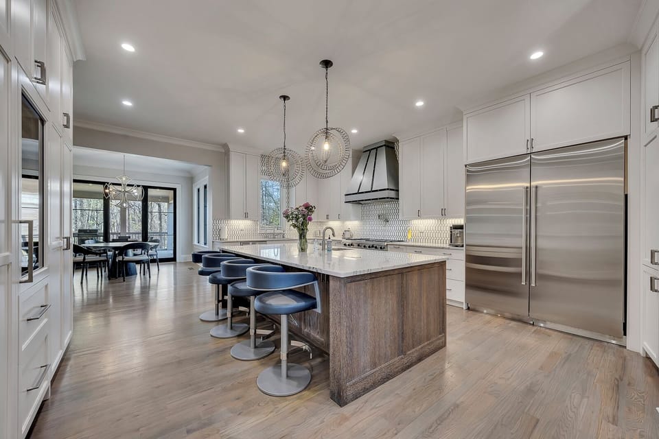 Modern kitchen w/ large island seating, great for casual meals & conversation