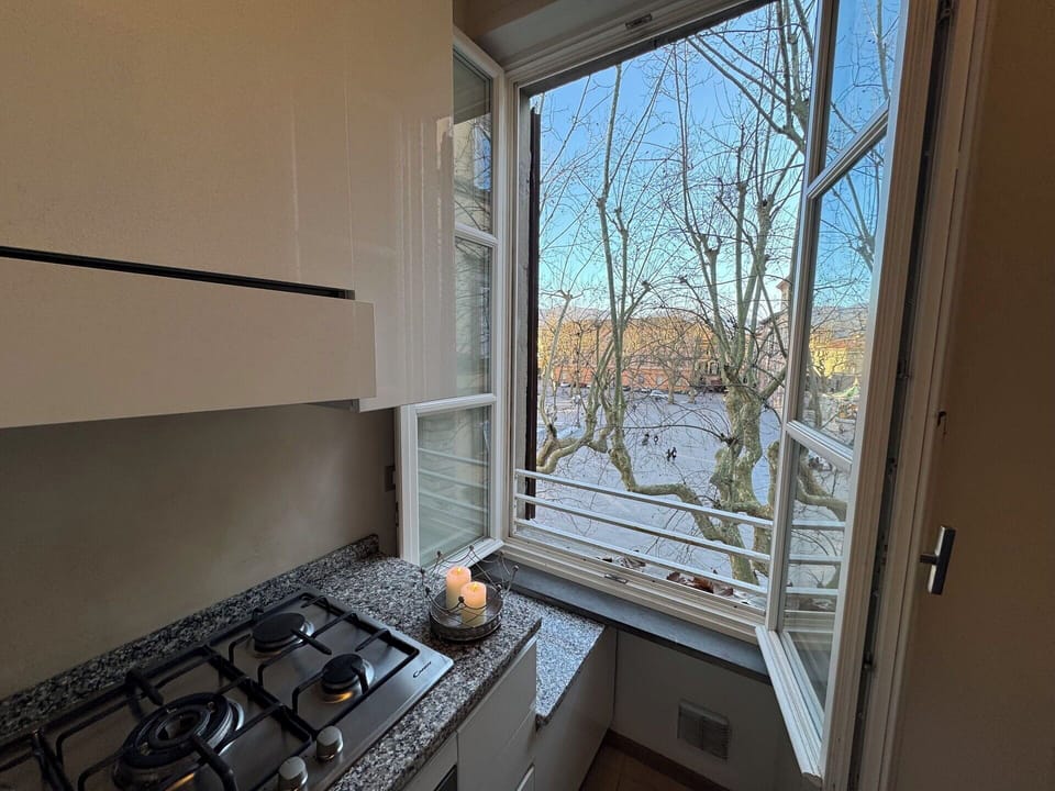 Wood, Kitchen, Interior Design, Kitchen Sink, Countertop, Apartment, Kitchen Appliance, Glass, Major Appliance, Cabinetry