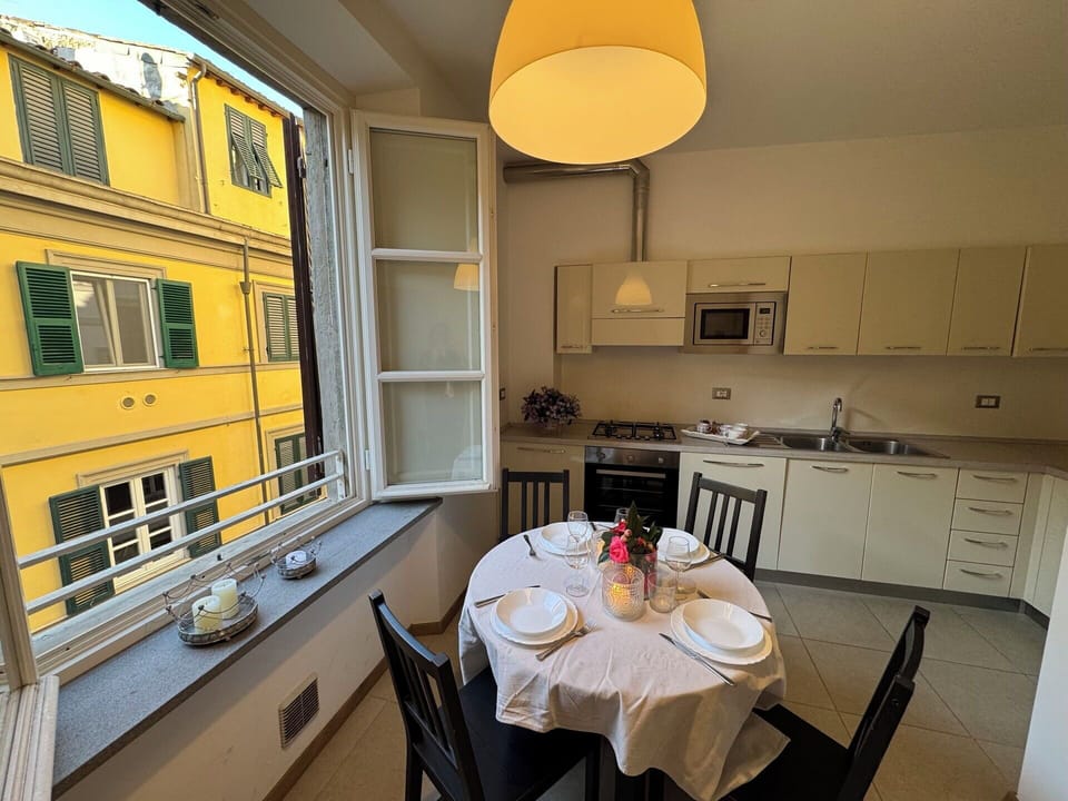 Furniture, Apartment, Kitchen & Dining Room Table, Chair, Dining Room, Houseplant
