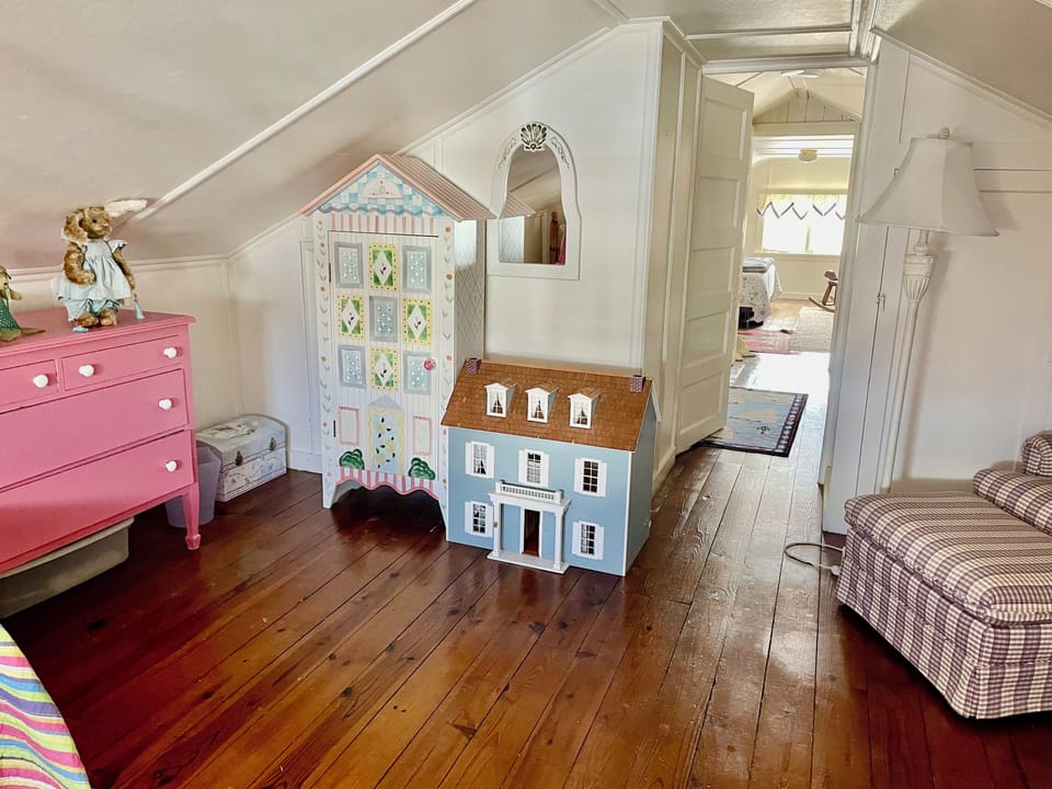 Second Fllor Bedroom with Two Twins