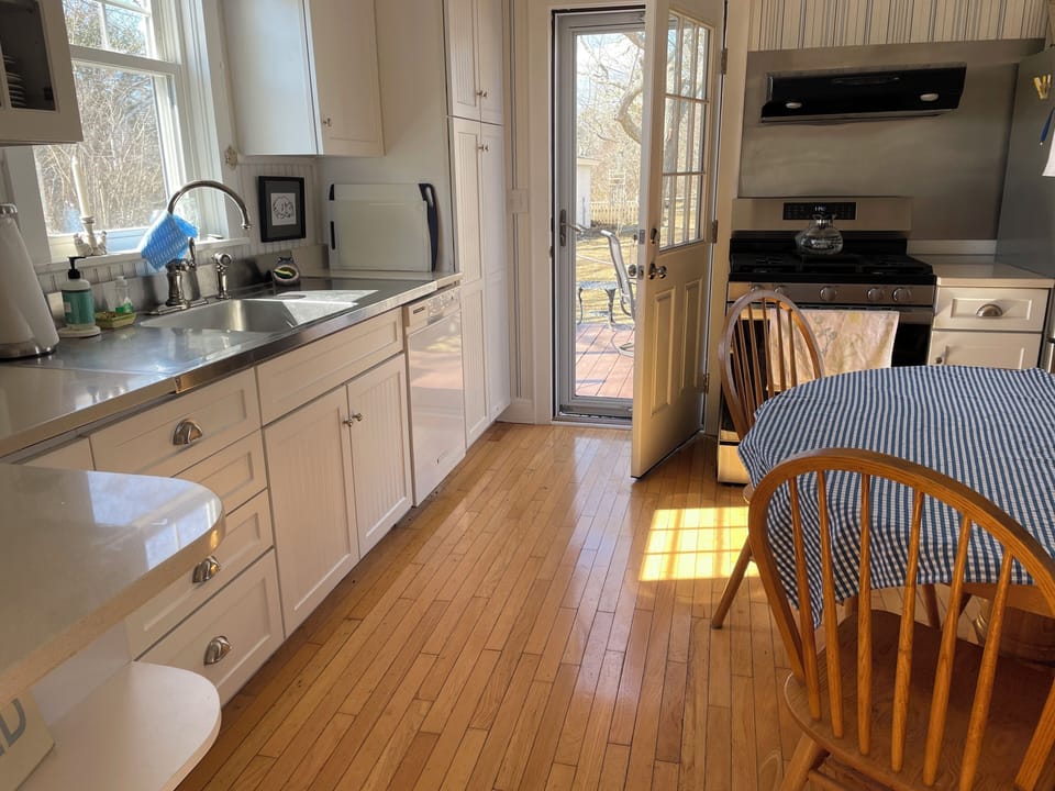Entryway to Kitchen from Back Deck