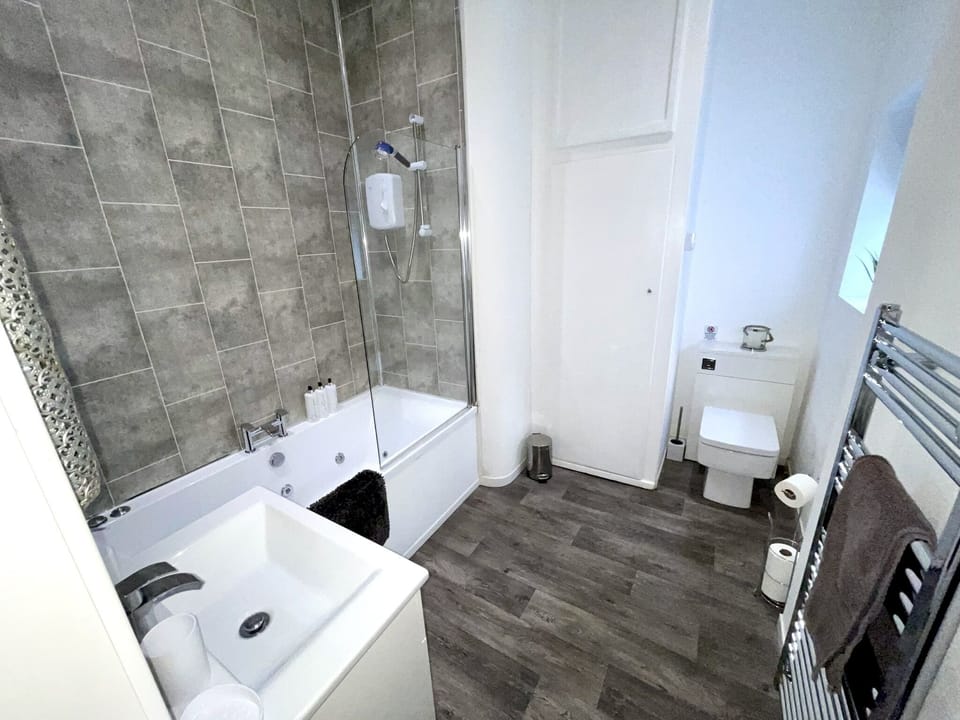 Levaine bathroom