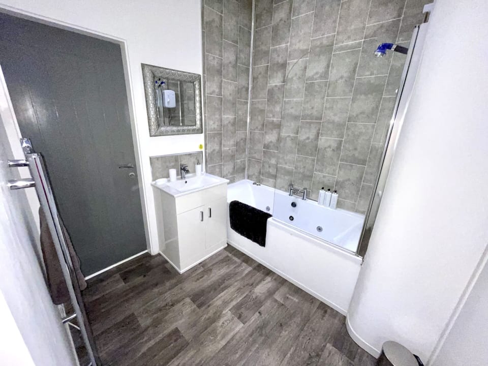 Levaine bathroom