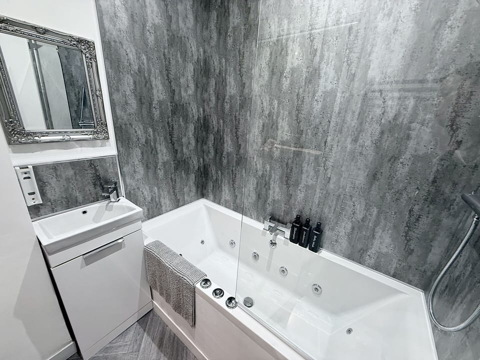 bobby bathroom
