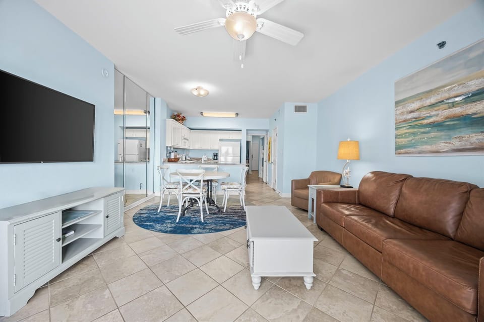 Tropic Isles 302 - Living area