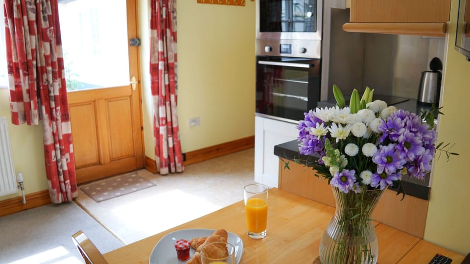 Fully equipped kitchen with integrated microwave and oven