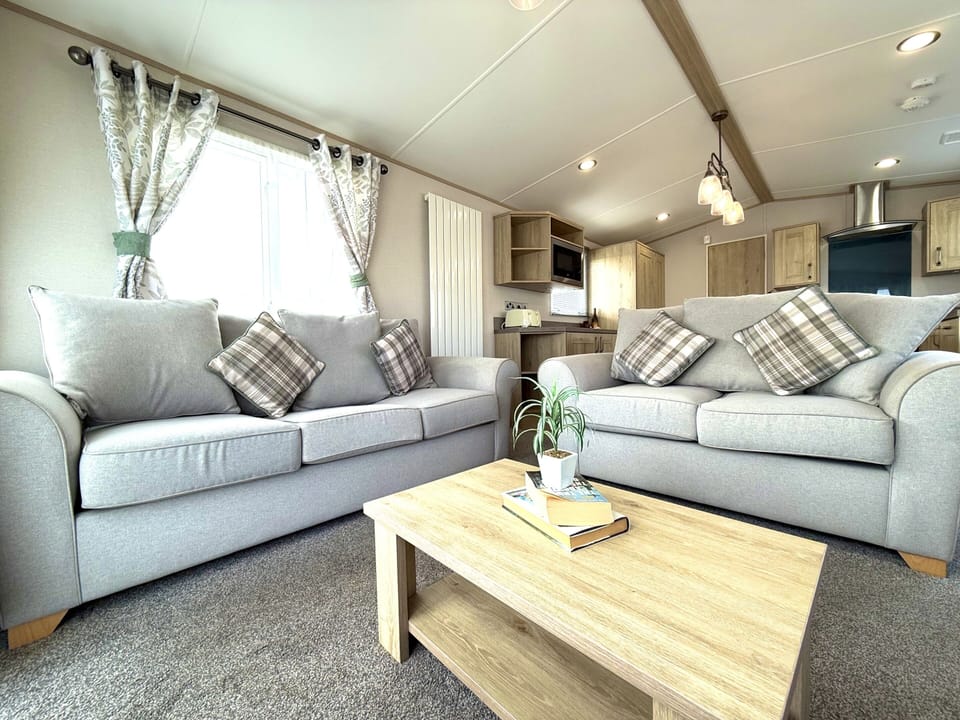 Living Room / Lounge