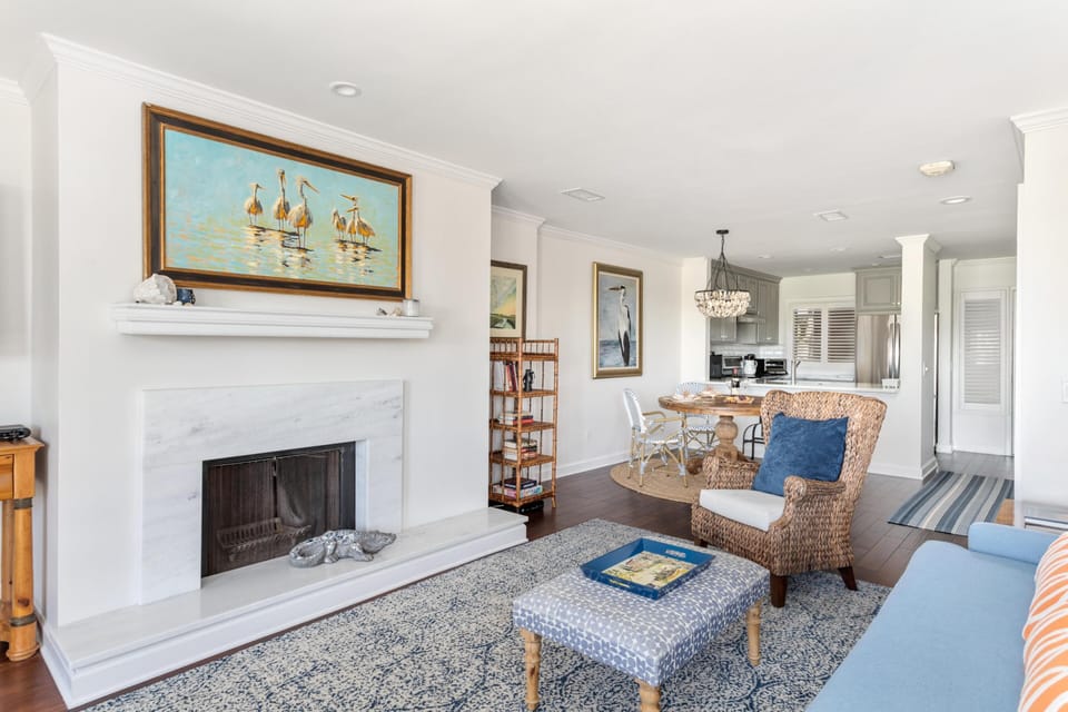 Living Area (Fireplace Not Available for Guest Use)