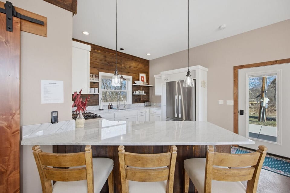 Kitchen Bar Top Space