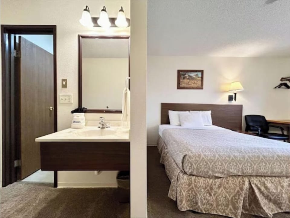 Bedroom. Interior and views may vary based on location and availability.