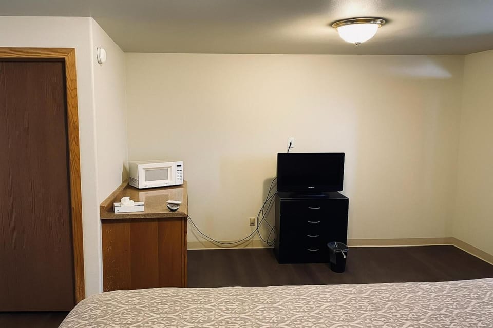 Bedroom. Interior and views may vary based on location and availability.