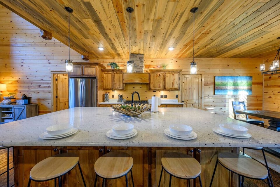 Family meals and forest views at Treetop