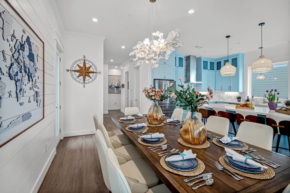 Beautiful dining area with seats for 10, and 5 bar stools.