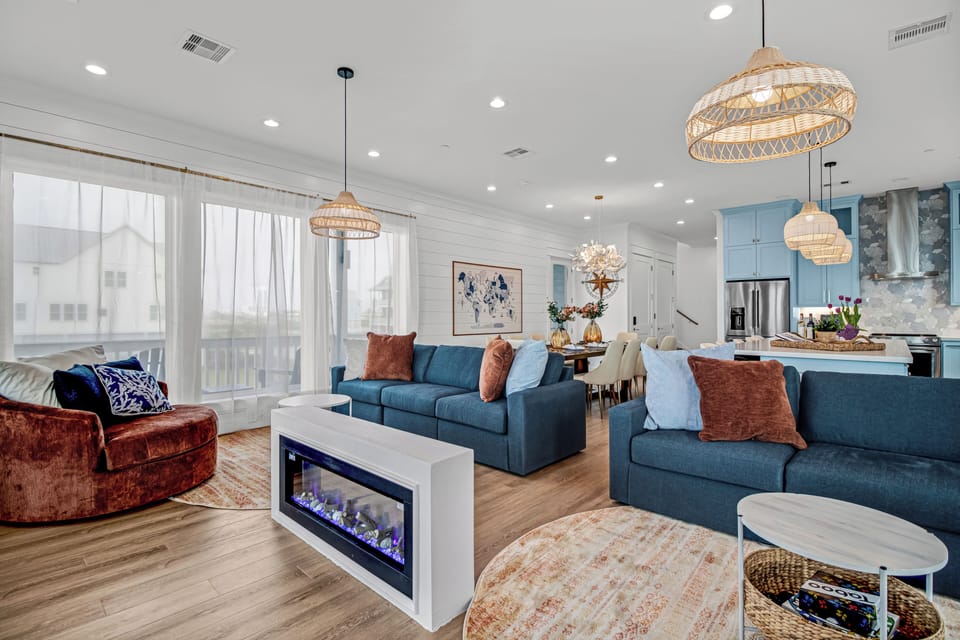 Living room (2 comfy sofas and love seats, fireplace, smart TV, Gulf views)