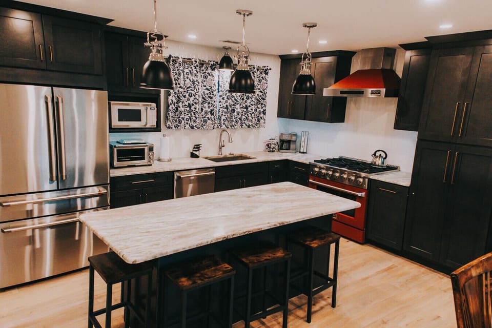 This kitchen is a chef`s dream and stocked with everything necessary to whip up delicious meals