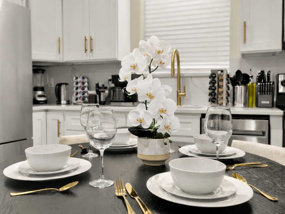 Pull up a chair, pour something hot, and ease into your DC morning before the day picks up.