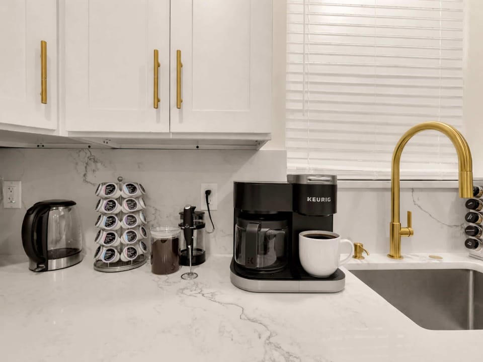 Brew a drip coffee or pop in a Keurig pod and hit the ground running before your first stop of the day.