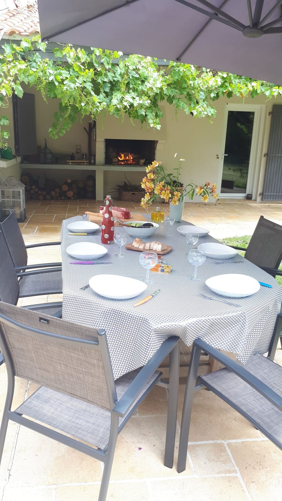 Outdoor dining