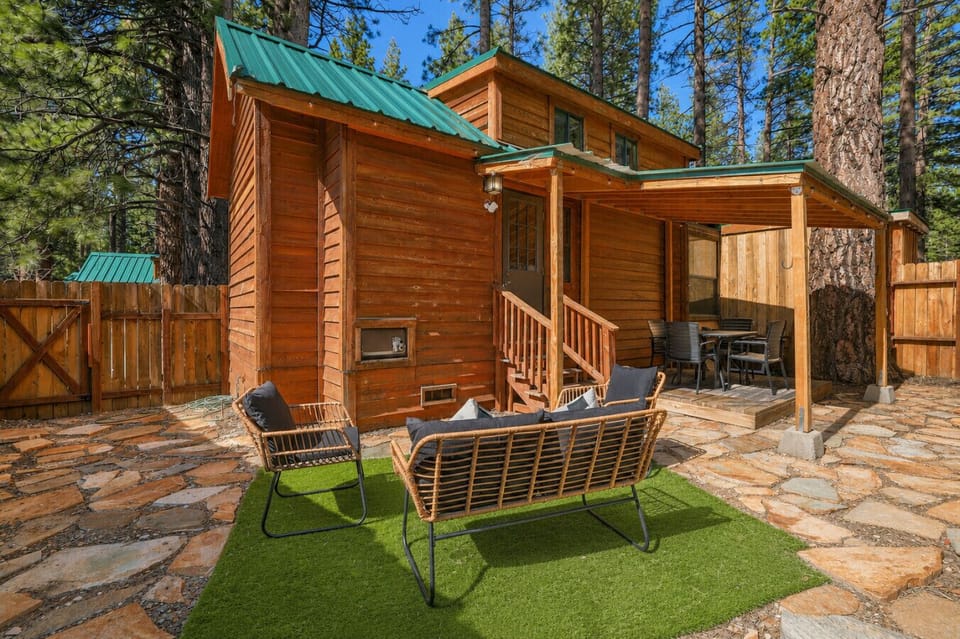 Relax in your private outdoor fenced in space with comfortable seating, perfect for soaking up the fresh mountain air. A peaceful spot to unwind, sip coffee, or enjoy time with friends and family.