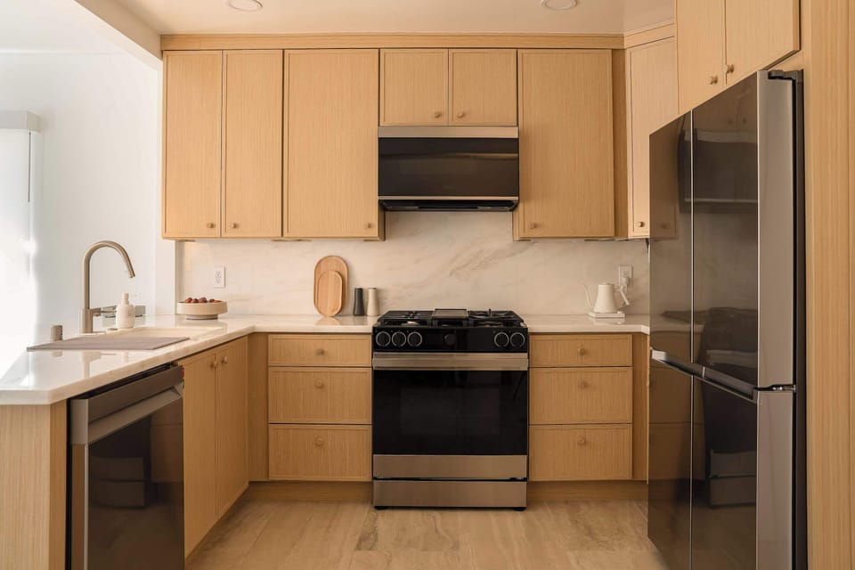 A chef's kitchen without the reservation. Everything you need, designed to feel effortless.