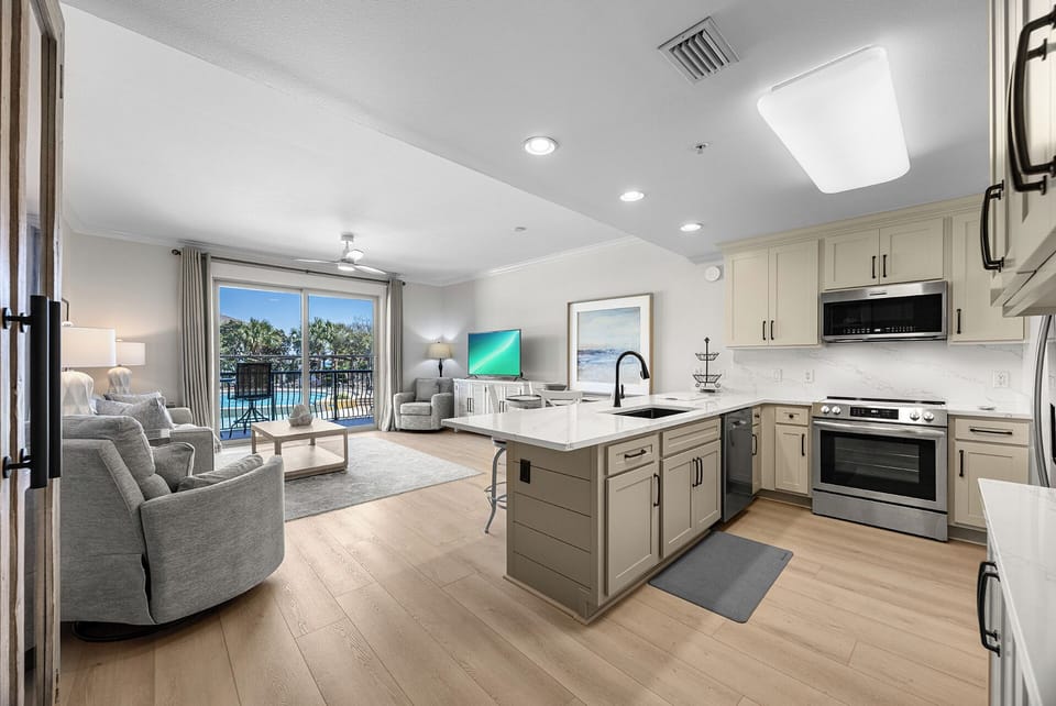 Beach Resort 210 Kitchen Alt 2