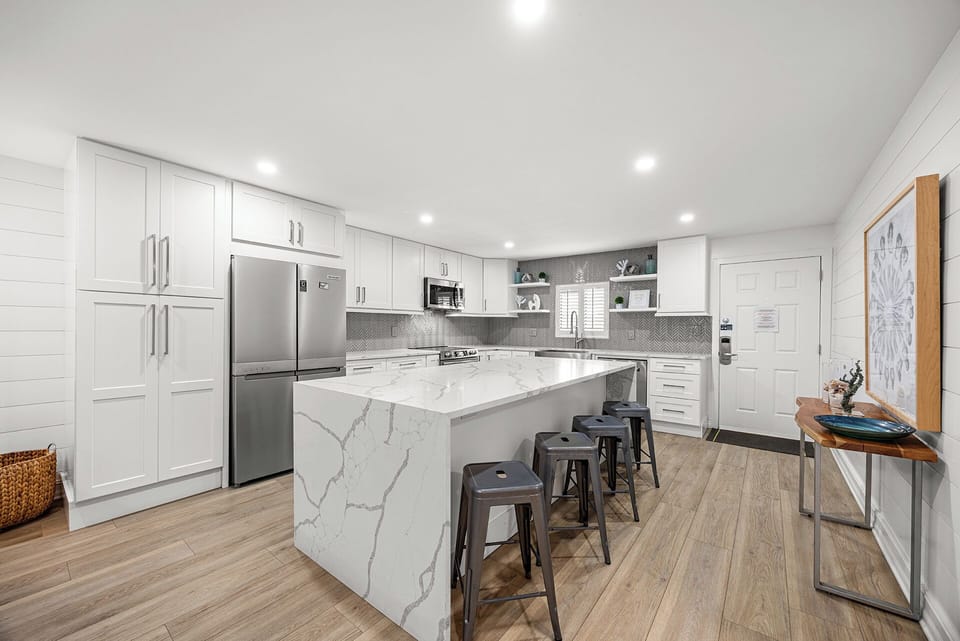 Huntington By The Sea 204 Kitchen Alt