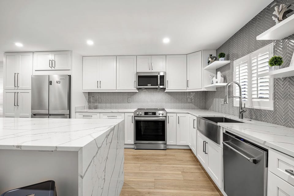 Huntington By The Sea 204 Kitchen Alt 3