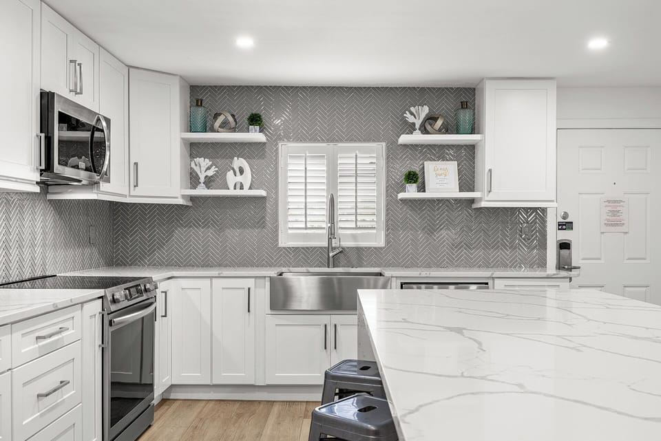Huntington By The Sea 204 Kitchen Alt 2