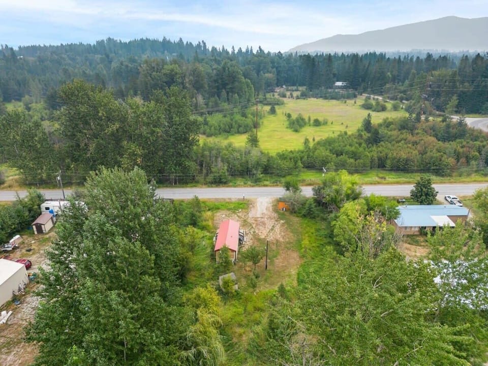 Located near Schweitzer Mountain and Lake Pend Oreille in North Idaho.