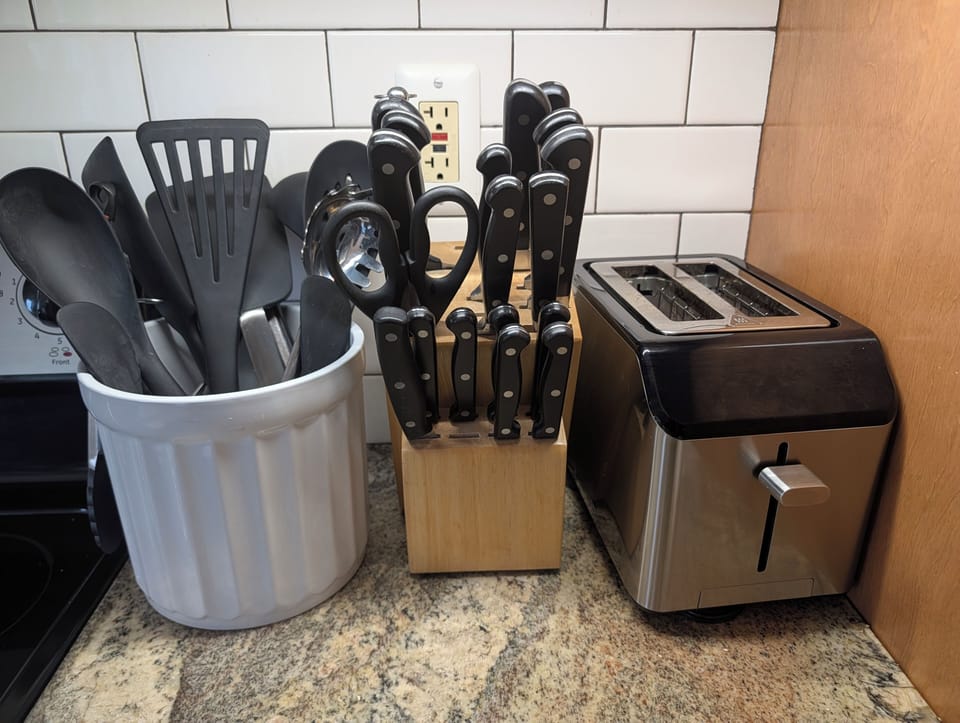 Fully equipped kitchen.