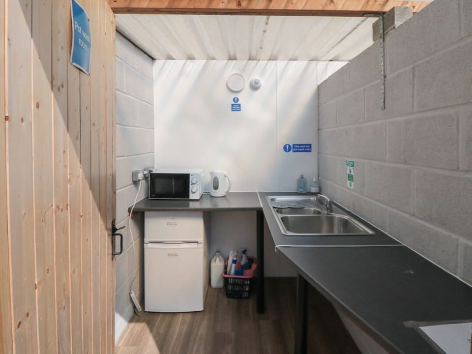 Woodpeckers Shepherds hut