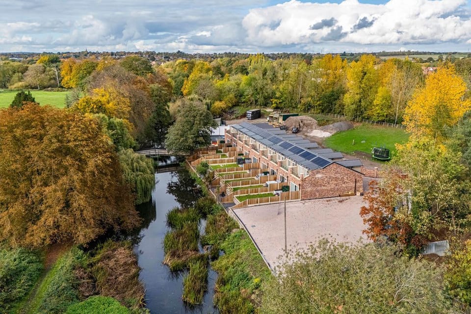 4 Riverside Mews