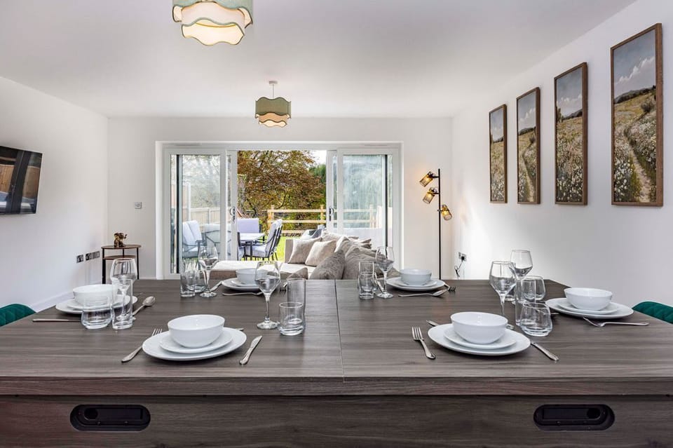 6 Riverside Mews