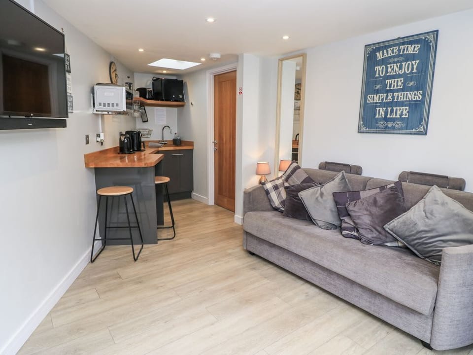 The Chill Garden Room