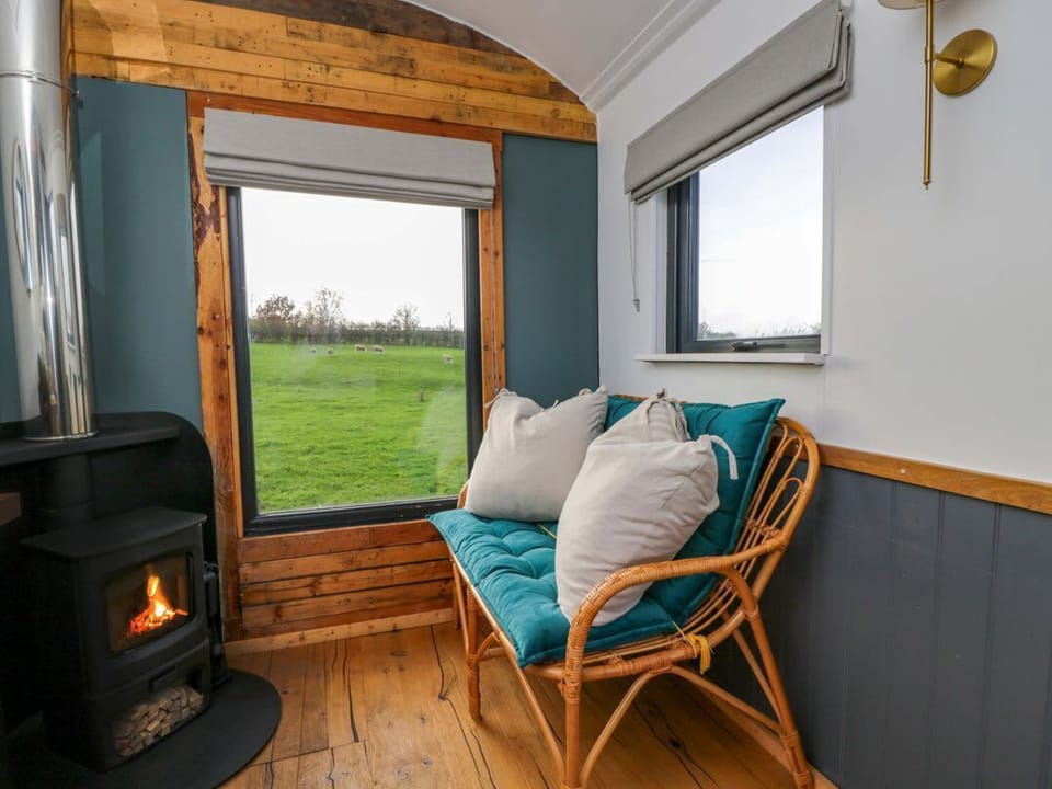 Wiltshire Weavers Hut