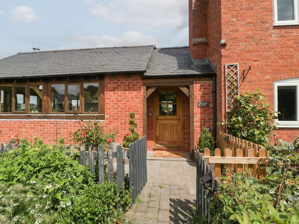 Little Acorn Cottage