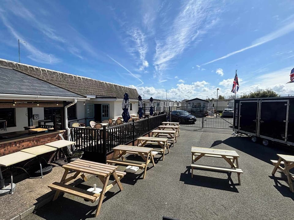 The Beachside Hideout - St Michaels Caravan Park