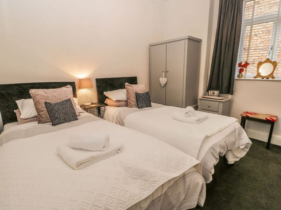 Esplanade Gardens, Apartment 1