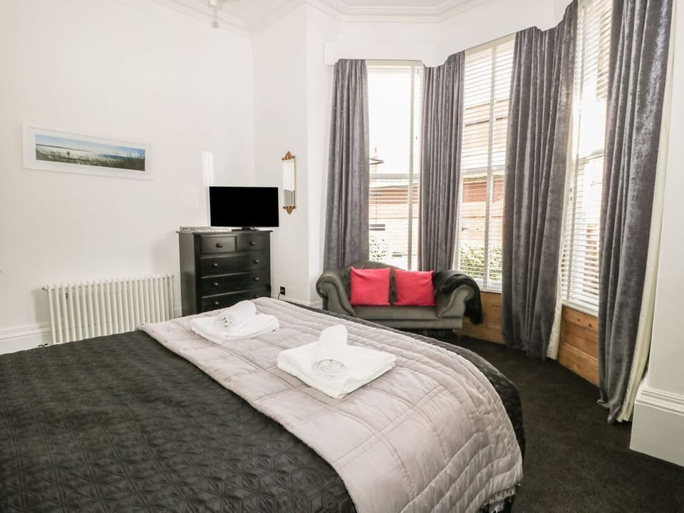 Esplanade Gardens, Apartment 1