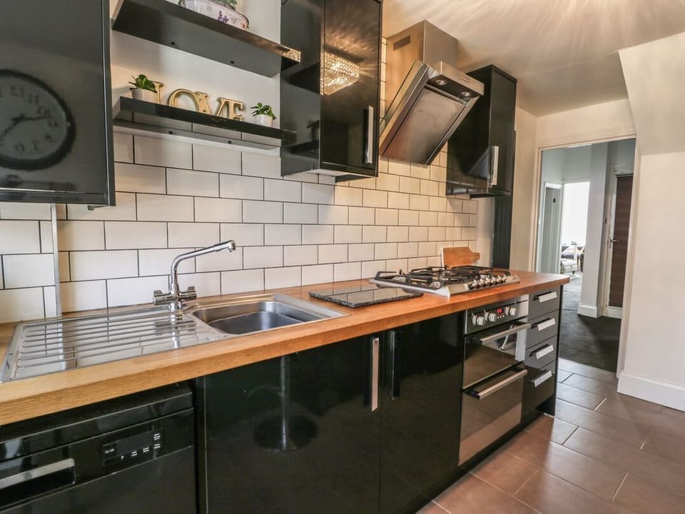 Esplanade Gardens, Apartment 1